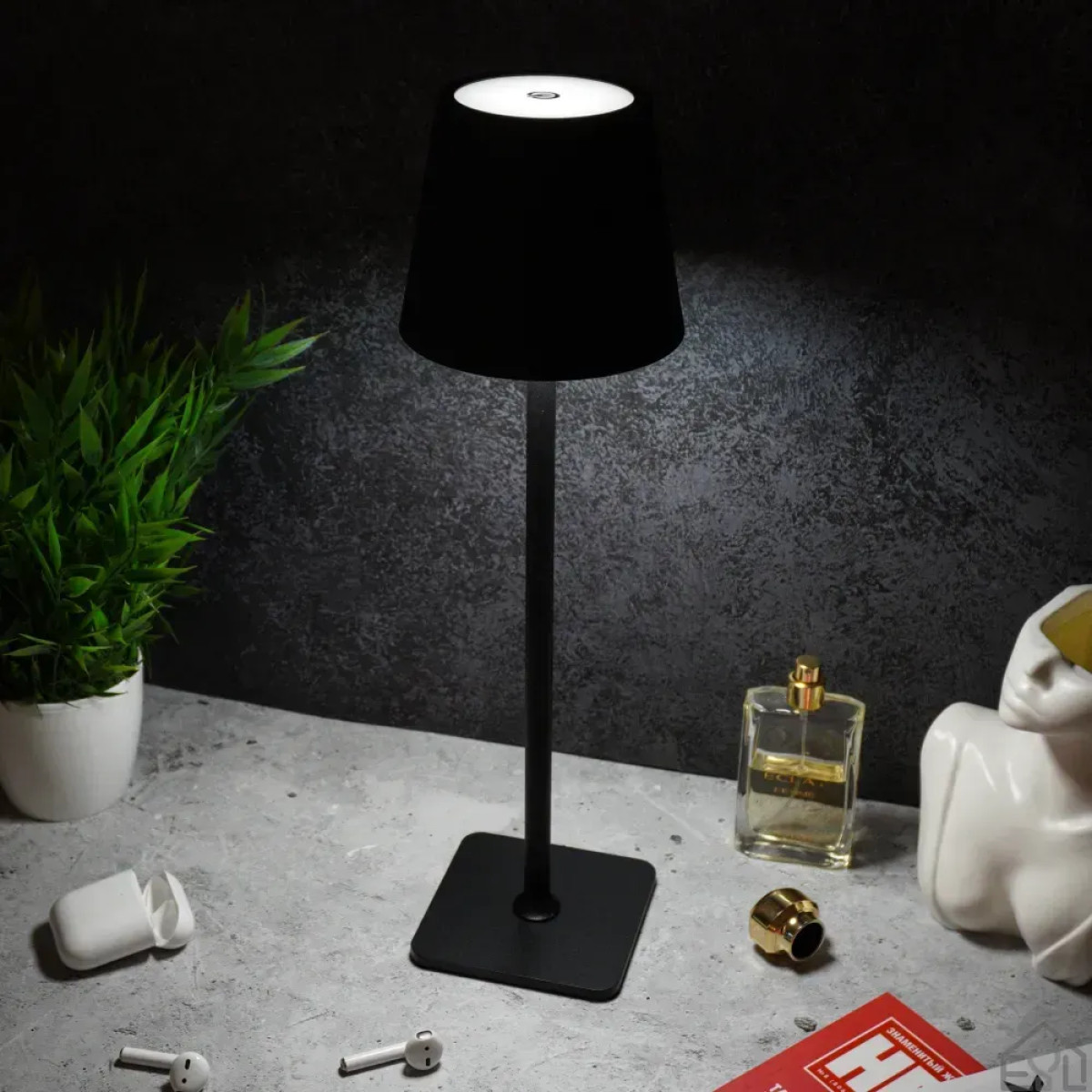 Настільна лампа сенсорна світлодіодна BRIZ 4 Вт з акумулятором 4000 mA Чорна 10455 ESLLSE